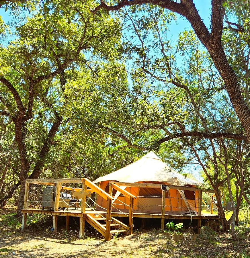 Al'S Hideaway Glamping Tents Hotel Pipe Creek Ngoại thất bức ảnh
